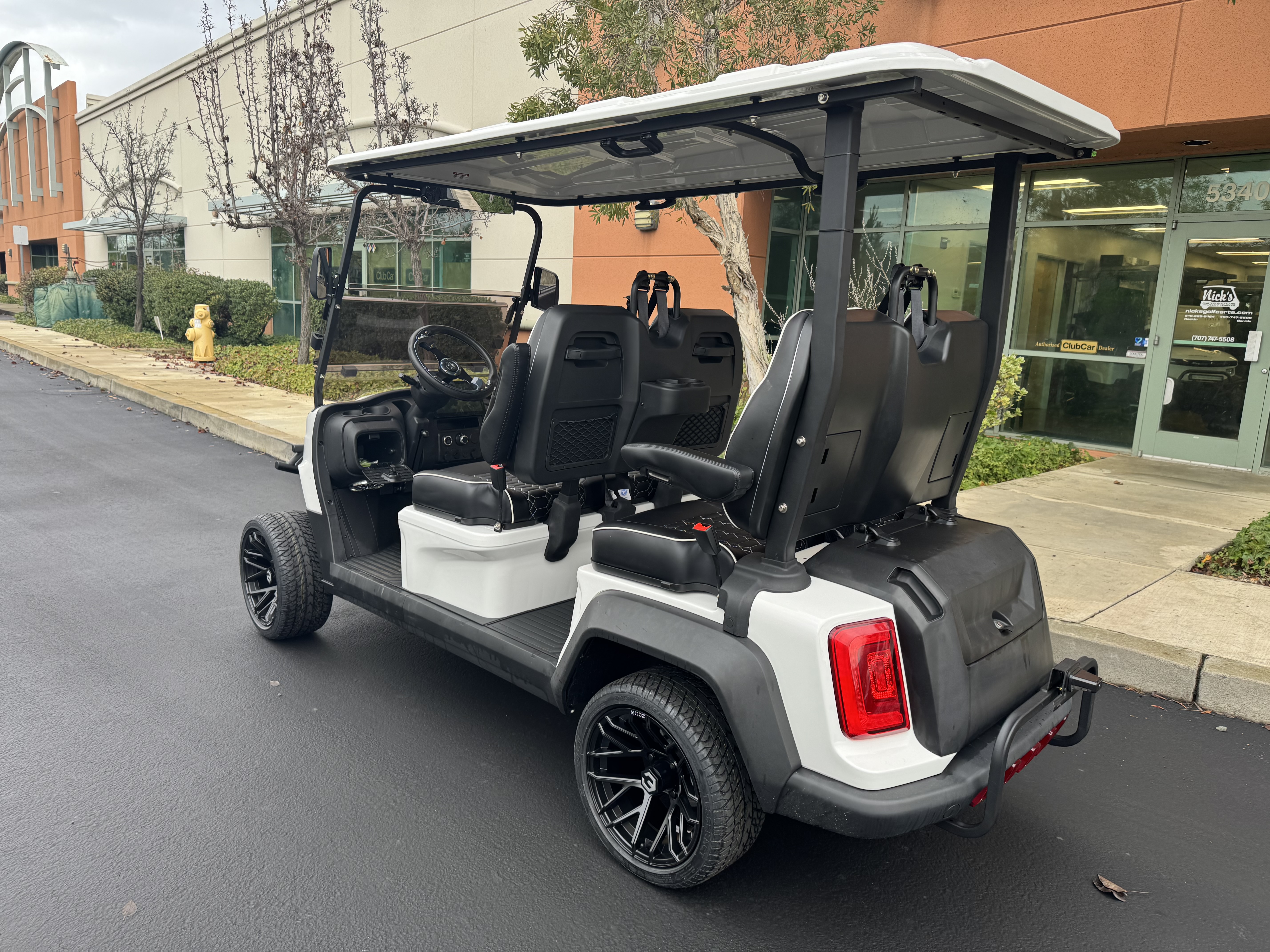 グルーミー 2026 Venom Stealth 4 Pass - Nick's Golf Carts